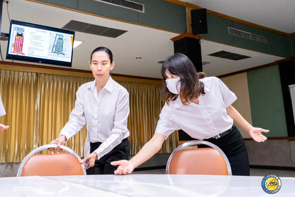 การอบรมมารยาทการเสริฟอาหาร โดยวิทยากรจากโรงแรมแชงกรี-ลา กรุงเทพมหานคร