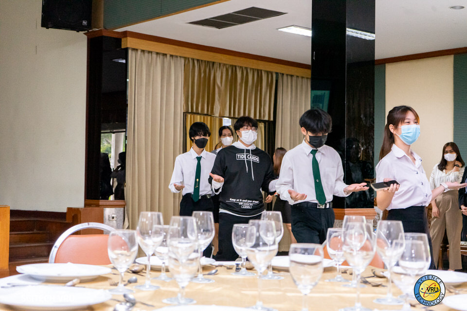 การอบรมมารยาทการเสริฟอาหาร โดยวิทยากรจากโรงแรมแชงกรี-ลา กรุงเทพมหานคร