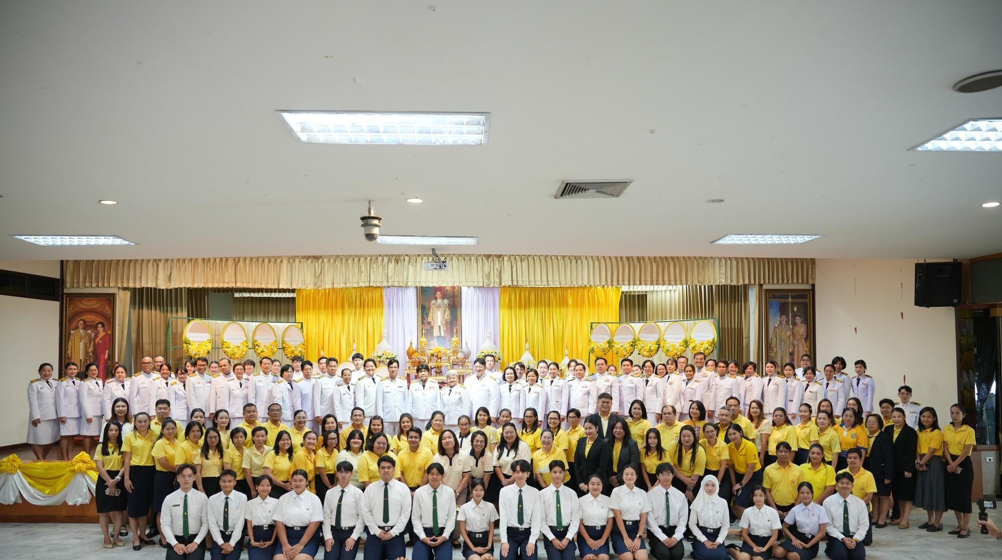 คณะวิทยาศาสตร์และเทคโนโลยี ได้เข้าร่วมกิจกรรมวันนวมินทรมหาราช 13 ตุลาคม ในวันที่ 10 ตุลาคม พ.ศ. 2568 พิธีบำเพ็ญพระราชกุศล และพิธีวางพวงมาลา พระบาทสมเด็จพระบรมชนกาธิเบศร มหาภูมิพลอดุลยเดชมหาราช บรมนาถบพิตร
