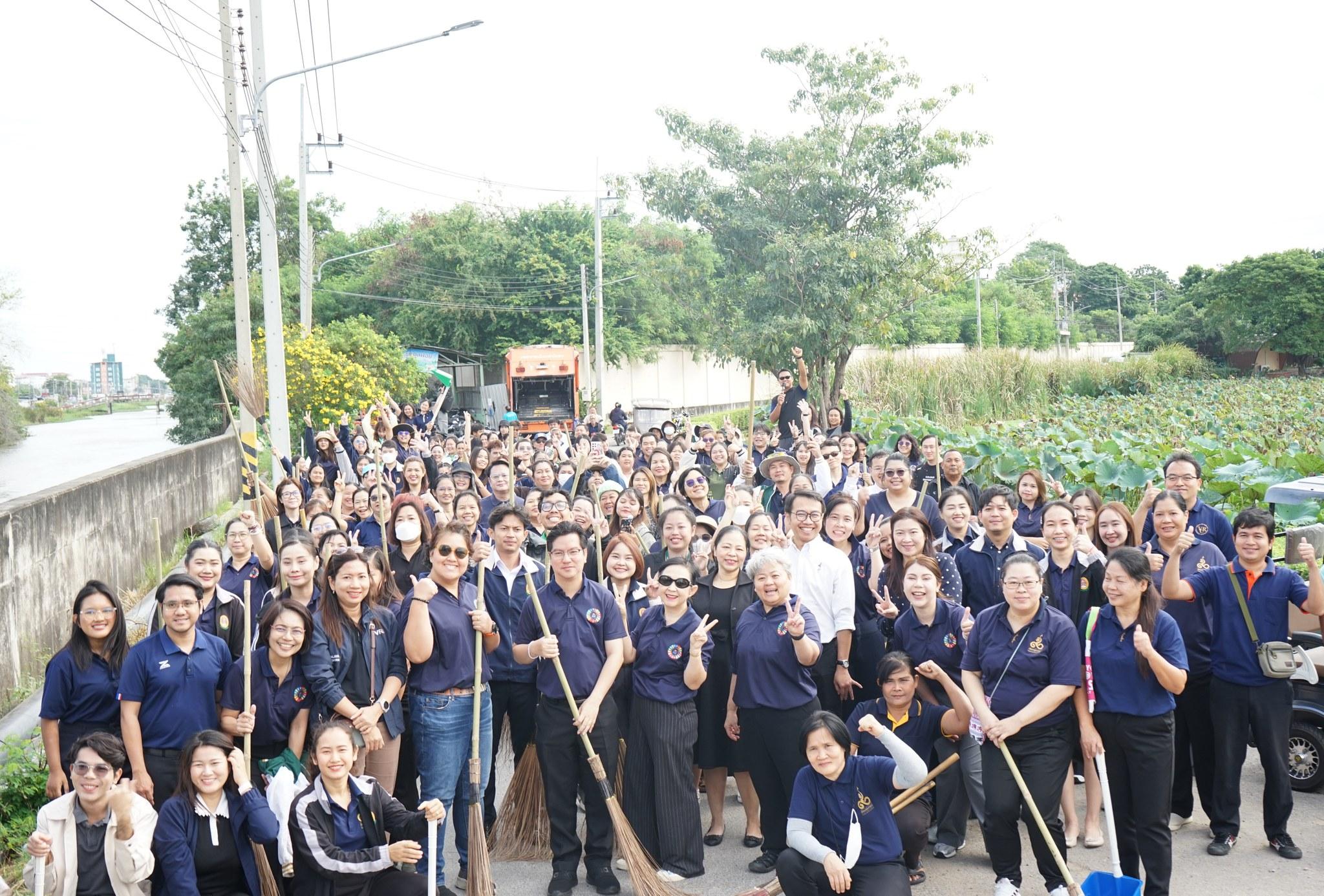 คณะผู้บริหาร คณาจารย์ บุคลากรและนักศึกษา คณะวิทยาศาสตร์และเทคโนโลยี เข้าร่วมกิจกรรมจิตอาสาเนื่องในวันคล้ายวันสวรรคตครบ 100 ปี สมเด็จพระเจ้าภคินีเธอ เจ้าฟ้าเพชรรัตนราชสุดา สิริโสภาพัณณวดี ในวันที่ 21  พฤศจิกายน 2568