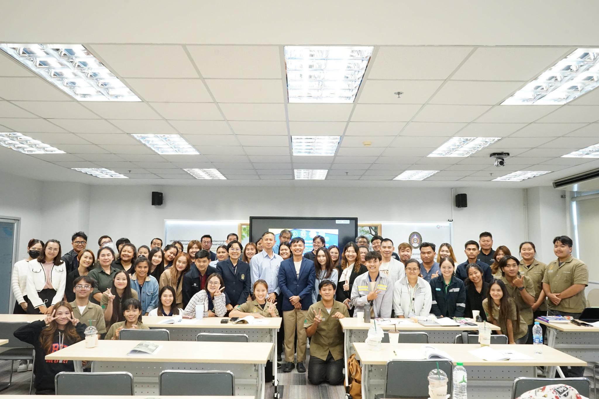 คณะวิทยาศาสตร์และเทคโนโลยี มหาวิทยาลัยราชภัฏวไลยอลงกรณ์ ในพระบรมราชูปถัมภ์ ร่วมกับสำนักงานสวัสดิการและคุ้มครองแรงงานจังหวัดปทุมธานี ศูนย์ความปลอดภัยในการทำงานเขต 1 และ บริษัท ชีลส์ โซลูชั่น จำกัด (SHEilds Solutions) ได้จัดกิจกรรม โครงการอบรมเชิงปฎิบัติการ เทคนิคการชี้บ่งอันตรายและประเมินความเสี่ยง ตามประกาศกระทรวงแรงงาน เรื่อง การประเมินอันตรายการศึกษาผลกระทบของสภาพแวดล้อมในการทำงาน และการจัดทำแผนควบคุมดูแลลูกจ้างและสถานประกอบกิจการ - คณะวิทยาศาสตร์และเทคโนโลยี มหาวิทยาลัยราชภัฏวไลยอลงกรณ์ ในพระบรมราชูปถัมภ์ | VRU