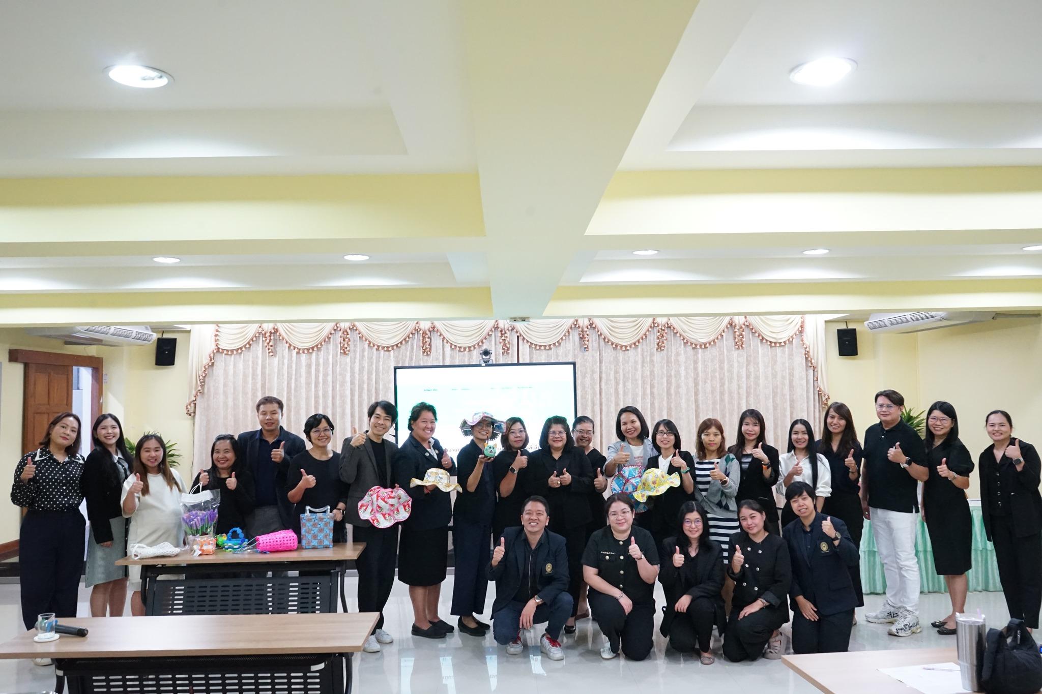 วันที่ 6 พฤศจิกายน 2568 คณะวิทยาศาสตร์และเทคโนโลยี นำโดย รศ.ดร.นิสา พักตร์วิไล คณบดี คณะผู้บริหาร และคณะกรรมการรับผิดชอบ หมวด 1-7  รับการตรวจประเมินสำนักงานสีเขียว (Green Office) ปี 2568 โดยการดำเนินงานของ บริษัทเอเบิล คอนซัลแตนท์ จำกัด ซึ่งได้รับการขึ้นทะเบียนเป็นผู้ดำเนินการสำนักงานสีเขียว (Green Office) ของกรมการเปลี่ยนแปลงสภาพภูมิอากาศและสิ่งแวดล้อม - คณะวิทยาศาสตร์และเทคโนโลยี มหาวิทยาลัยราชภัฏวไลยอลงกรณ์ ในพระบรมราชูปถัมภ์ | VRU