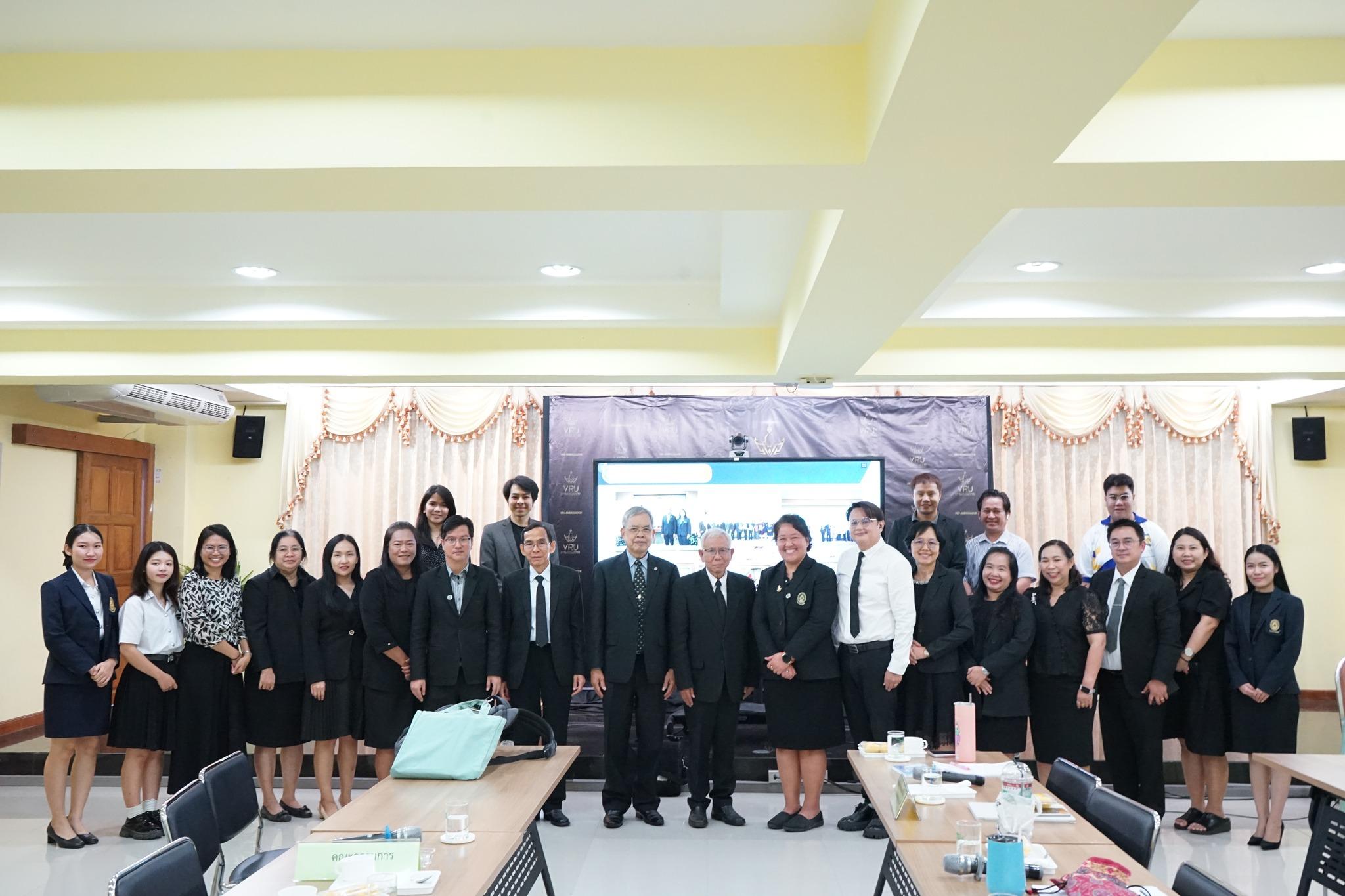 วันที่ 11 พฤศจิกายน 2568 ดร.อนงค์ เทพสุทิน กรรมการผู้ทรงคุณวุฒิ เป็นประธาน คณะกรรมการติดตาม ตรวจสอบ และประเมินผลงานของมหาวิทยาลัยและคณบดี ตรวจเยี่ยมคณะวิทยาศาสตร์และเทคโนโลยี  โดยมี ผศ.ดร.ภิศักดิ์ กัลยาณมิตร รองอธิการบดี คณะกรรมการ ผู้บริหาร คณาจารย์ บุคลากร บัณฑิต ผู้ใช้บัณฑิต ผู้แทนผู้ใช้งานวิจัย ผู้แทนผู้รับบริการงานพันธกิจสัมพันธ์ และศิษย์ปัจจุบัน เข้าร่วม ตรวจติดตามฯ ในครั้งนี้ - คณะวิทยาศาสตร์และเทคโนโลยี มหาวิทยาลัยราชภัฏวไลยอลงกรณ์ ในพระบรมราชูปถัมภ์ | VRU